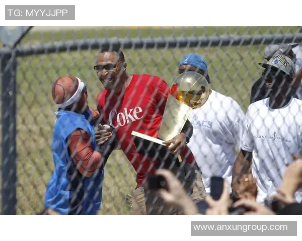 小牛队与热火队揭幕战精彩对决引发球迷热情期待 小牛队与热火队揭幕战精彩对决引发球迷热情期待